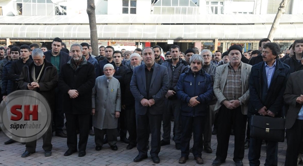 Isparta'da Fransız Mizah Dergisi Protesto Edildi