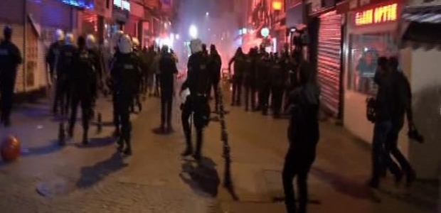 Kadıköy'de polise saldırı!