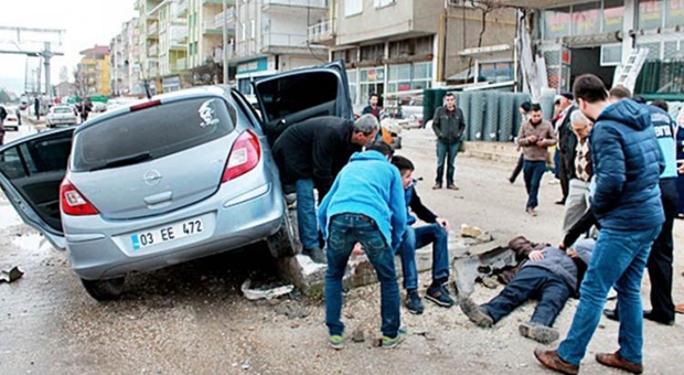 BUCAK’TA FECİ KAZA: 6 YARALI