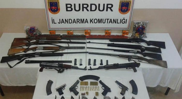 BURDUR JANDARMASINDAN EŞ ZAMANLI ARAMA