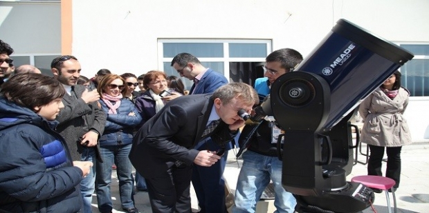 Güneş Tutulması Teleskopla İzlendi