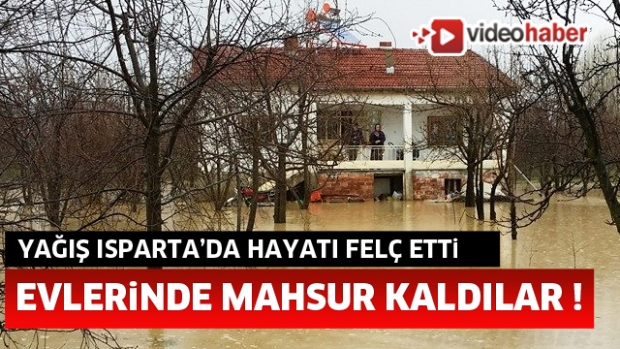 Suvar da bir aile evinde mahsur kaldı !