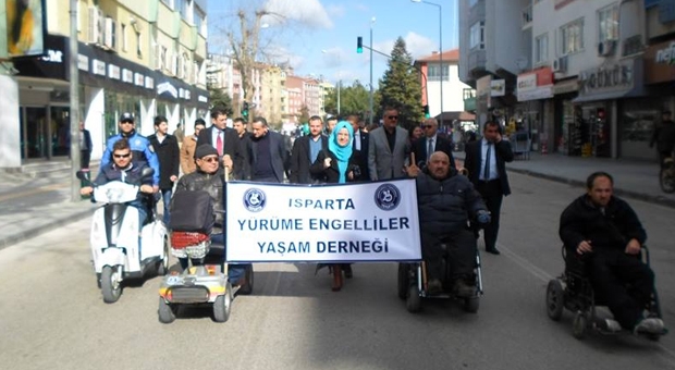 Isparta'da dünya otizm günü yürüyüşü yapıldı.