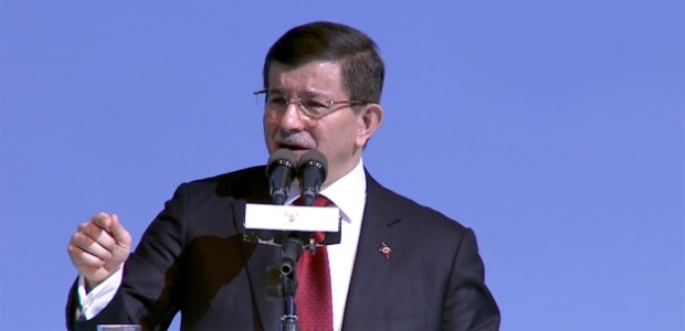 Davutoğlu tüm salonu ayağa kaldırdı