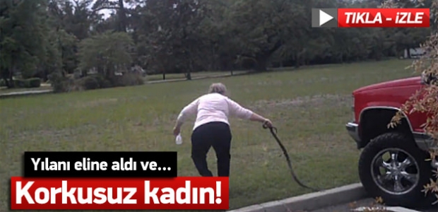 Korkusuz kadın! Yılanı eline aldı ve...