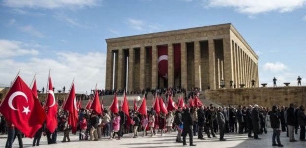 23 Nisan törenleri Anıtkabir ziyaretiyle başladı