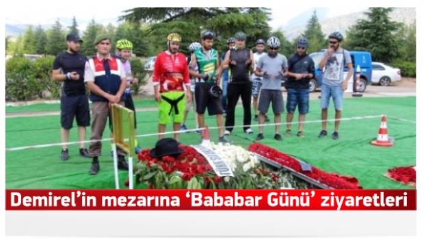 Demirel'in Mezarına 'Babalar Günü' Ziyareti