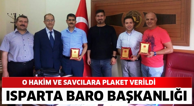 Isparta'da o hakim ve savcılara plaket verildi