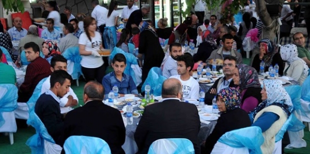 Sünni ve Aleviler birlikte iftar açtı