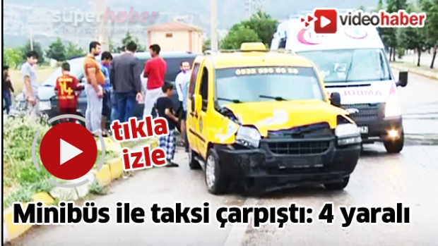 Trafik kazası  Minibüs ile taksi çarpıştı: 4 yaralı