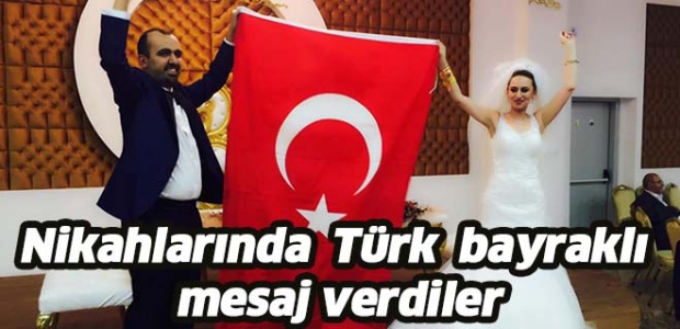 NİKAHLARINDA TÜRK BAYRAKLI MESAJ VERDİLER