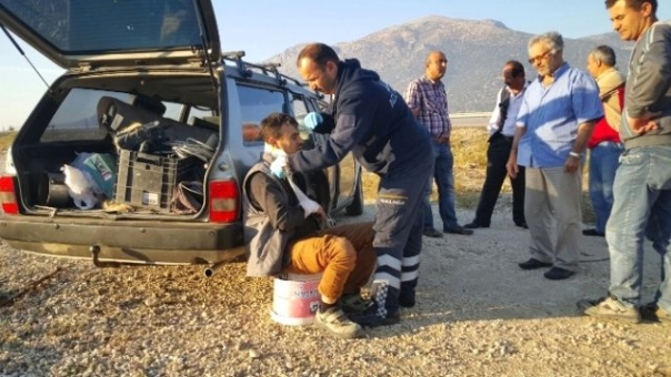 Isparta-afyonkarahisar Sınırında Trafik Kazası: 4 Yaralı