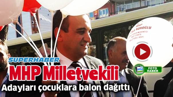 MHP Milletvekili adayları, çocuklara balon dağıttı