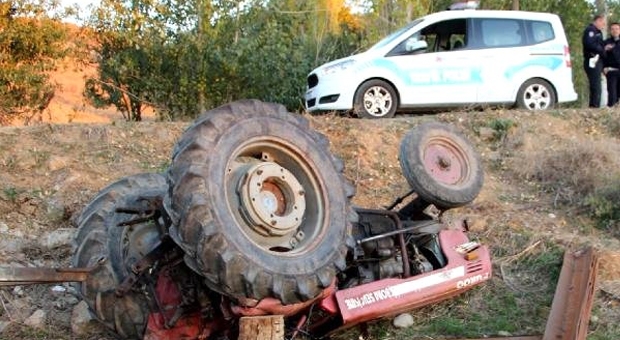 Savaştan Kaçan Suriyeli Traktör Altında Can Verdi