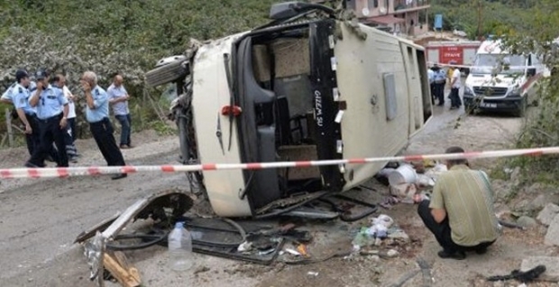 Isparta Dereboğazı Yolunda Trafik Kazası 20 yaralı