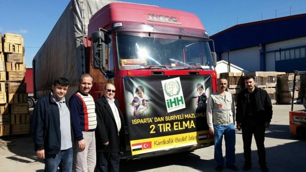 Ispartalı Hayırsever 42 Ton Elma Bağışladı