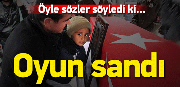 Şehidin minik oğlu her şeyi oyun sandı