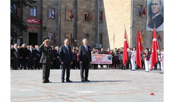 ATATÜRK’ÜN ISPARTA’YA GELİŞİNİN 86’NCI YIL DÖNÜMÜ TÖRENLE KUTLANDI