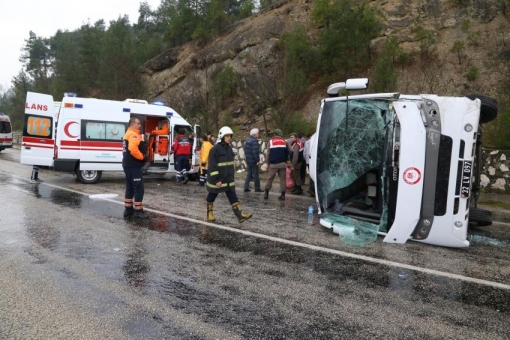 Isparta'da Otobüs Kazası : 33 Yaralı