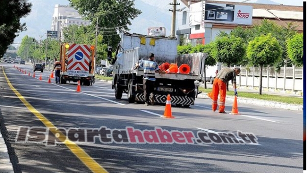 ISPARTA'DA YOL ÇİZGİLERİ YENİLENİYOR