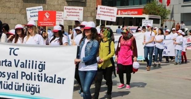 Isparta’da farkındalık yürüyüşü düzenlendi