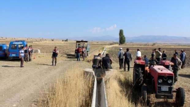 Isparta'da Yol Kenarında Erkek Cesedi Bulundu