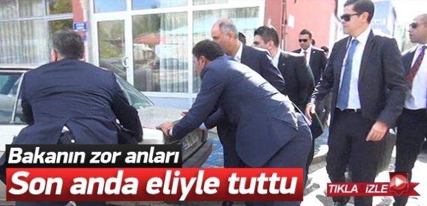 Bakanın zor anları! Son anda tuttu