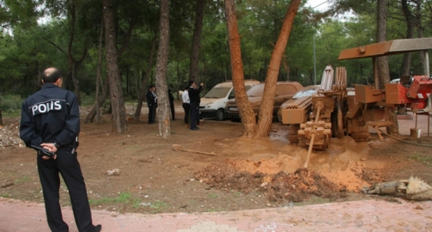 DOĞALGAZ BORUSU PATLADI ARAÇLAR ÇAMUR İÇİNDE KALDI