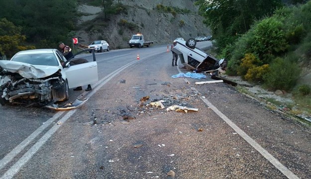 Antalya’da trafik kazası: 2 ölü, 1 yaralı 