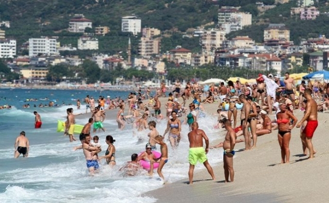 ​Antalya'da mayıs ayında deniz keyfi