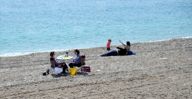 ​Antalya'da nisanda deniz keyfi 