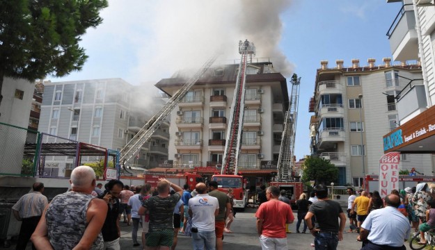 Antalya'da otelde yangın paniği 