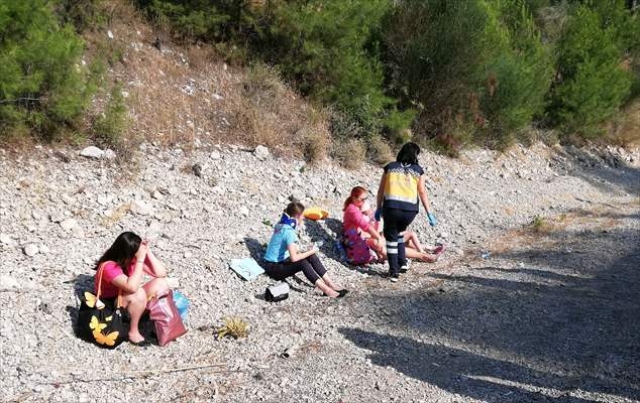 Antalya'da otomobil ile tur midibüsü çarpıştı: 11 yaralı