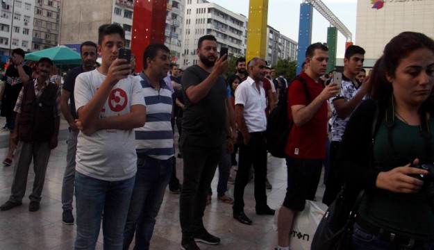 Antalya'nın en işlek alışveriş merkezi önünde şüpheli paket alarmı