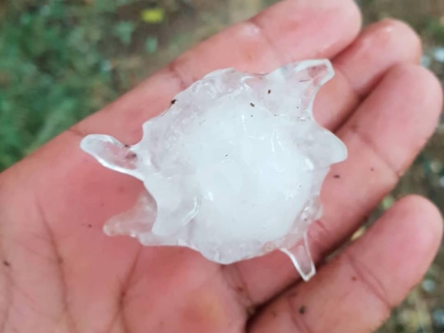 Antalya'yı ceviz büyüklüğünde dolu vurdu