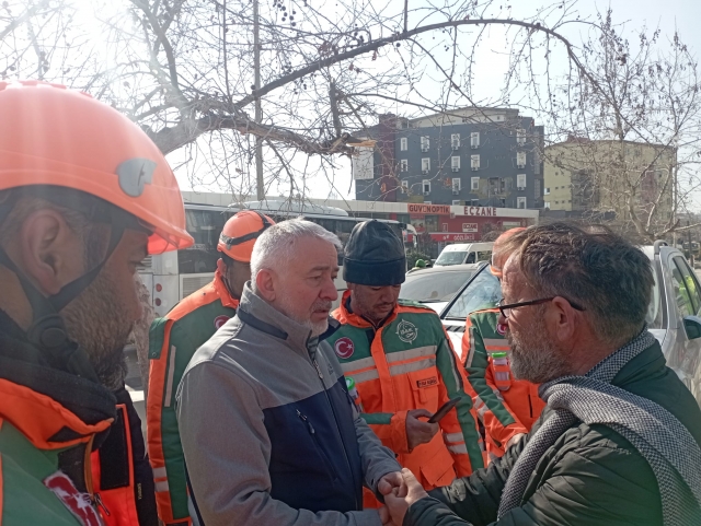 Belediye Başkanı Başdeğirmen deprem bölgesinden döndü
‘Yardımlarımız devam edecek’