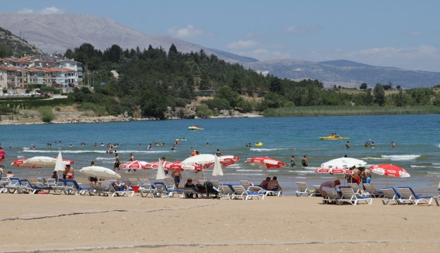 Eğirdir’de son yılların en yoğun sezonu yaşanıyor 