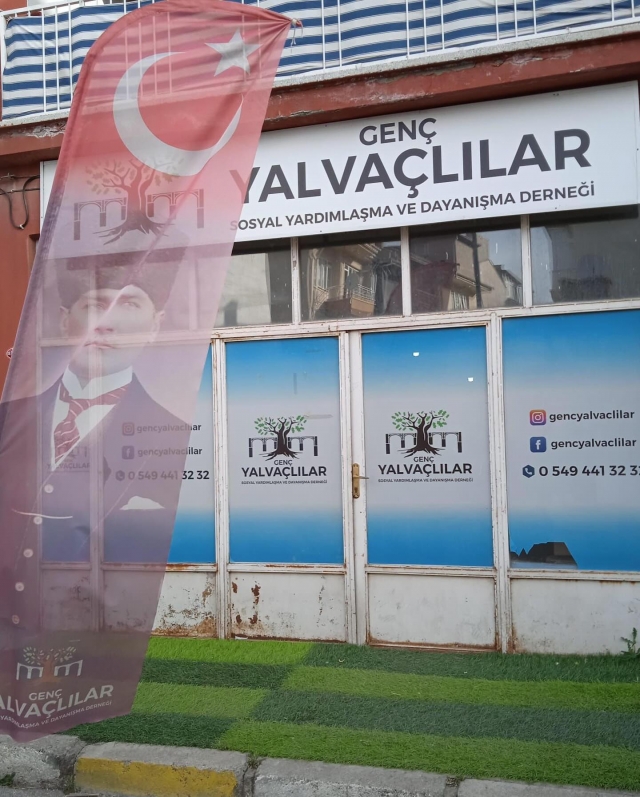 Genç Yalvaçlılar Derneği’nden Öğrencilere Karne Hediyesi