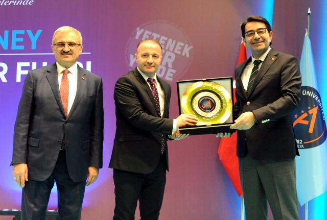 "Güney Kariyer Fuarı" Antalya'da başladı