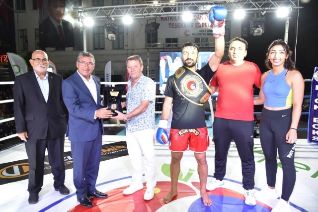 İRDİR KICK BOKS GALA GECELERİNE DAMGA VURDU