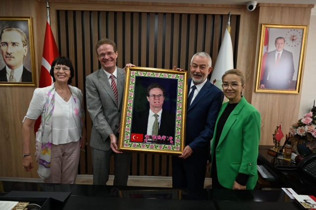Isparta Belediye Başkanı Şükrü Başdeğirmen, Avrupa Birliği Delegasyonu ve Büyükelçileri Ağırladı
