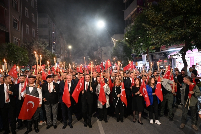 Isparta’da 30 Ağustos Zafer Bayramı Coşkusu Gece Boyunca Devam Etti