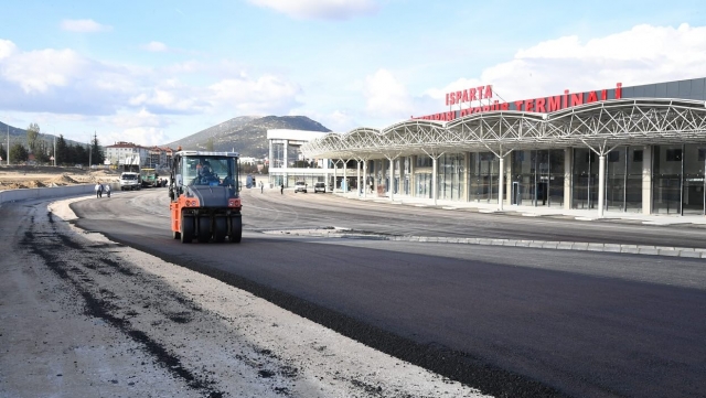 Isparta Yeni Otogar Alanında Asfaltlama Çalışmaları Sürüyor