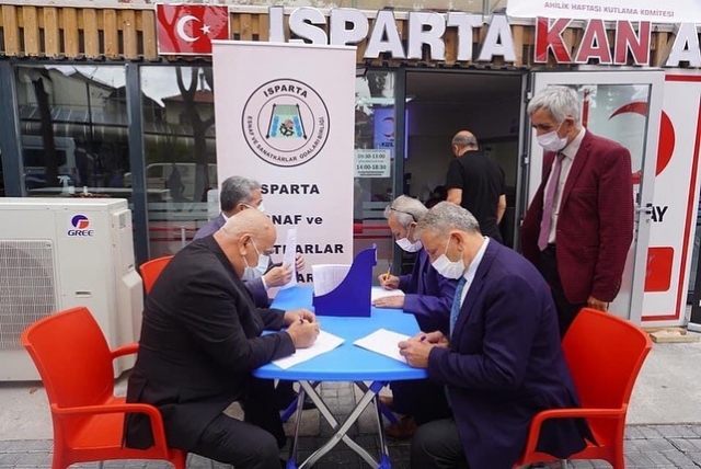 ISPARTA'DA AHİLİK HAFTASI DOLAYISIYLA KAN BAĞIŞINDA BULUNDULAR