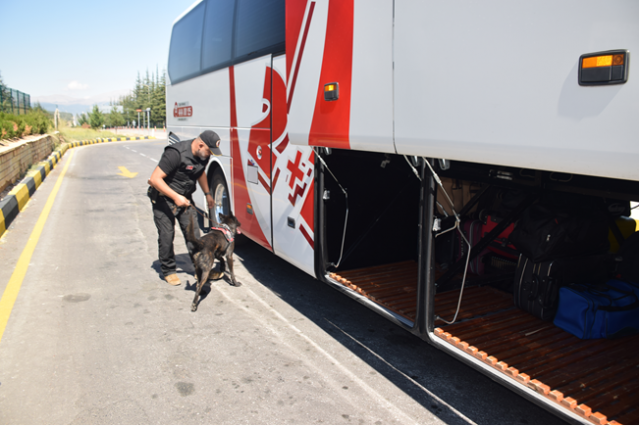 Isparta'da Bomba Arama Köpeği “İVAN” ile birlikte önleyici tedbir