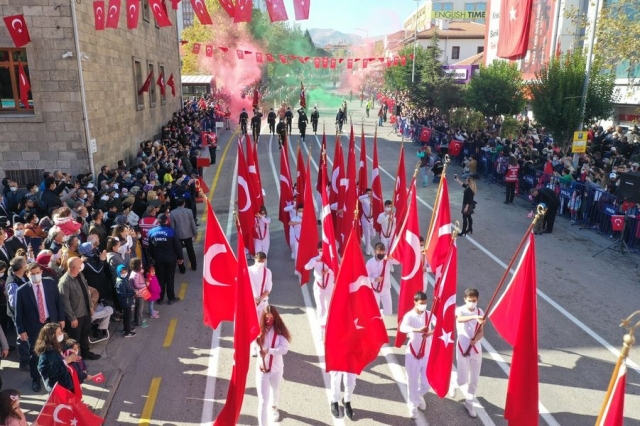 Isparta'da Cumhuriyetimizin 98’nci Yılı Coşkuyla Kutlandı