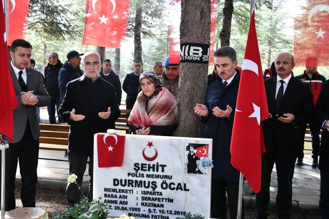 Ispartalı aziz şehitlerimiz kabirleri başında anıldı