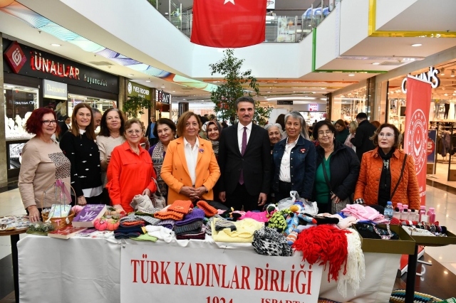 IYAŞ Alış Veriş Merkezi'nde Kadına Yönelik Şiddetle Mücadele Sergisi