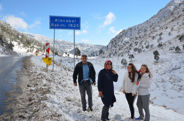  Kar nedeniyle kapanan Antalya-Konya karayolu trafiğe açıldı 