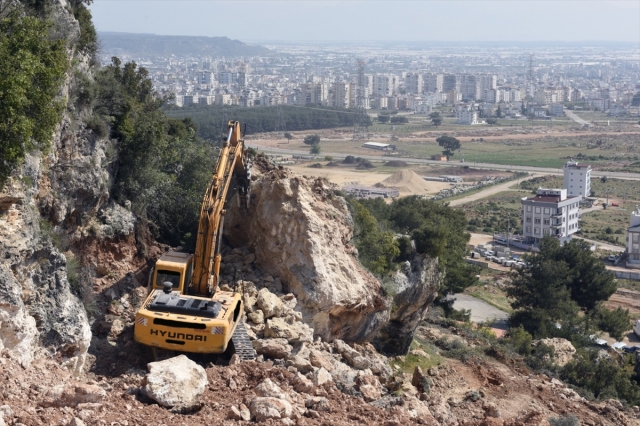 Kepez'de Masa Dağı yolu çalışmaları devam ediyor